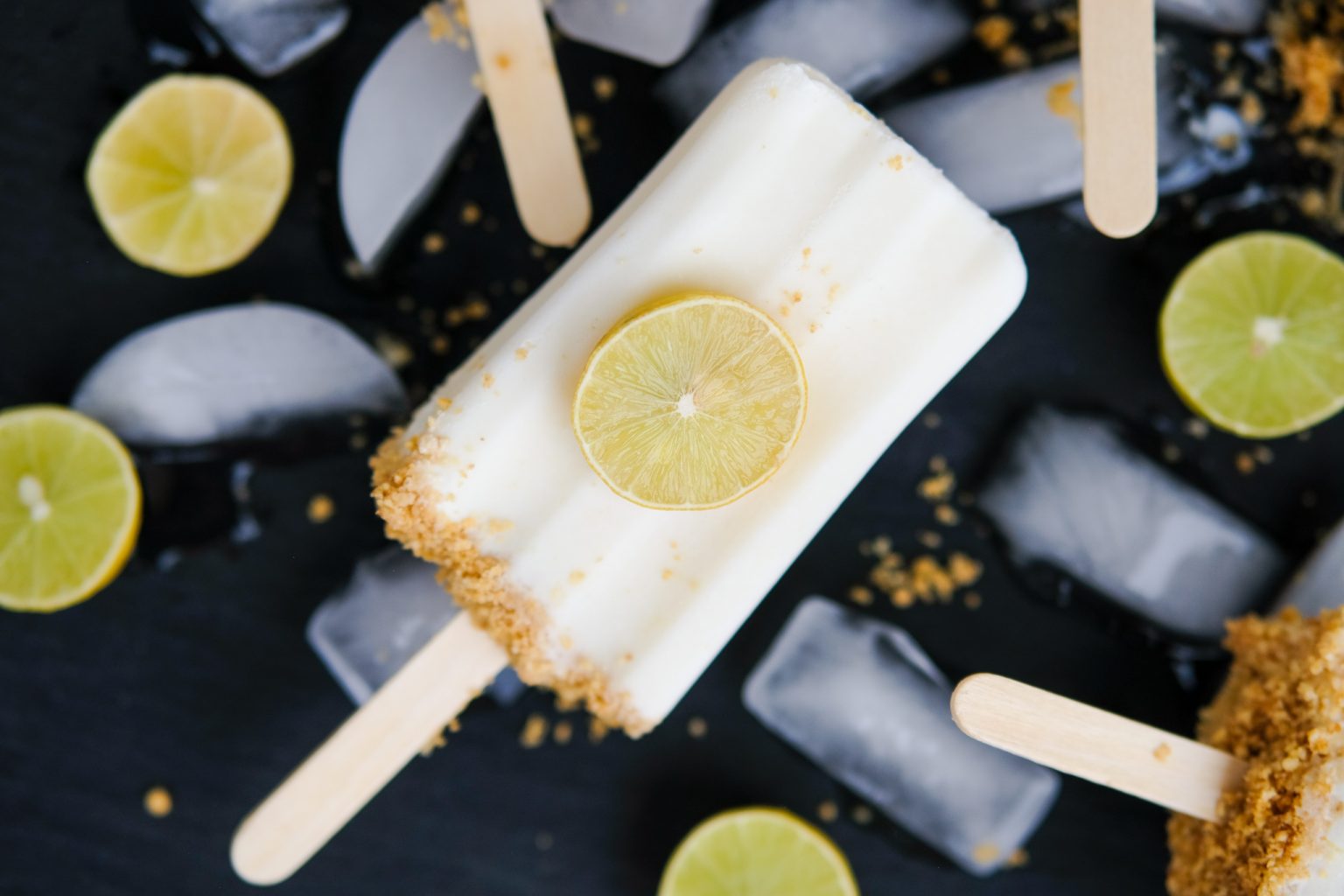 Key Lime Pie Popsicles key lime, key lime dessert, frozen key lime dessert, key lime pie, frozen key lime pie, key lime popsicles, popsicles, key lime pie popsicles easy