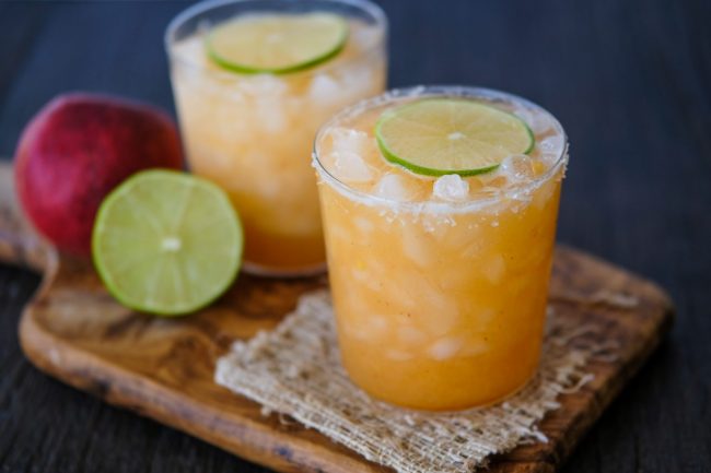 Fresh Peach Margaritas margarita, margarita recipe, easy margarita recipe, quick margarita recipe, peach cocktail, peach margarita, peach margarita recipe, homemade peach margarita recipe, tequila and peach cocktail, tequila and peach margartia