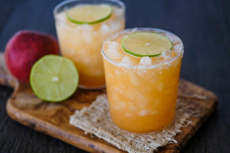 margarita, margarita recipe, easy margarita recipe, quick margarita recipe, peach cocktail, peach margarita, peach margarita recipe, homemade peach margarita recipe, tequila and peach cocktail, tequila and peach margartia