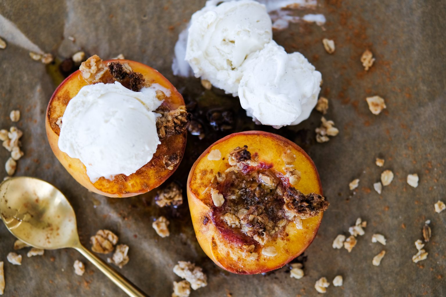 simple roasted peaches, roasted peaches, how to roast peaches, easy peach dessert, peach dessert recipe, quick peach dessert recipe, quick peach dessert, peach crumble recipe