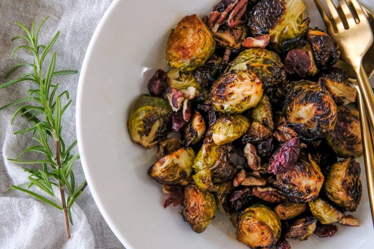 brussels sprouts, roasted Brussels sprouts, easy roasted Brussels sprouts, thanksgiving side dish recipes, easy thanksgiving side dish recipes, how to cook Brussels sprouts, how to roast Brussels sprouts