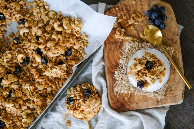 granola recipe, easy granola recipe, granola recipe with cashews, cashew granola, almond granola, granola recipe with almonds, coconut granola, granola recipe with coconut, granola with dried cherries, healthy granola, healthy homemade granola