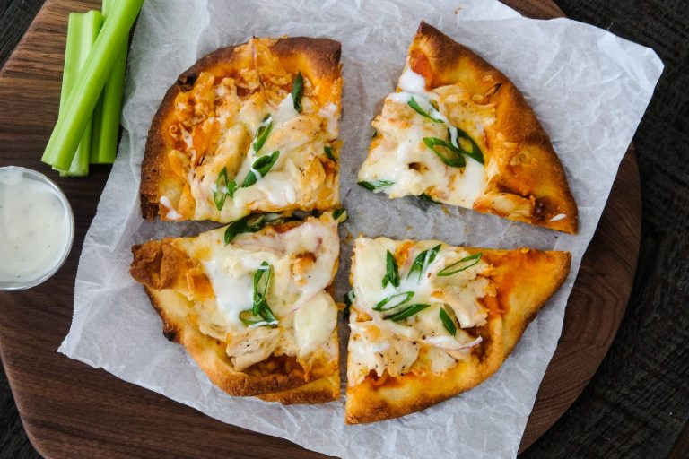 buffalo chicken pizza, how to make buffalo chicken pizza, premade crust buffalo chicken pizza, easy buffalo chicken pizza recipes, super bowl recipes, easy superbowl recipe, easy recipes for super bowl, appetizer recipes for super bowl, easy recipes for super bowl party
