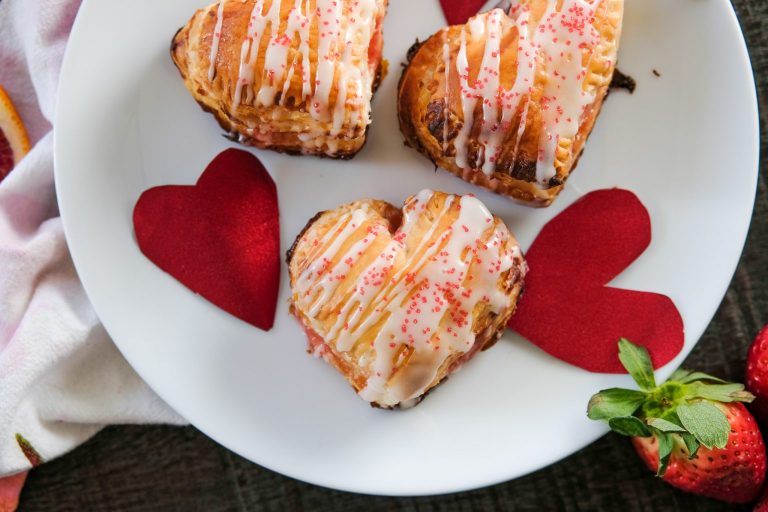 how to make a homemade pop tart, homemade pop tart with puff pastry, puff pastry pop tart, valentines day breakfast, breakfast recipe for valentines day, easy valentines day breakfast recipe, valentines day baking, puff pastry breakfast recipes, homemade strawberry jelly, homemade strawberry jam,