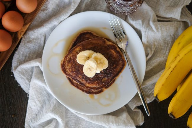 buttermilk pancakes, how to make buttermilk pancakes, banana buttermilk pancakes, whole wheat pancakes, whole wheat banana pancakes, homemade pancakes, how to make homemade pancakes, best ever whole wheat pancakes