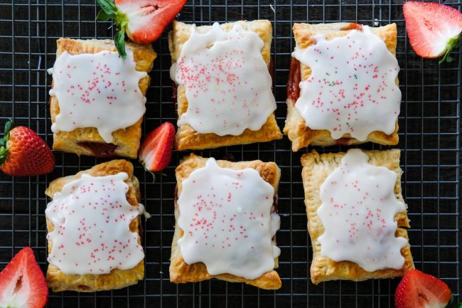 strawberry pop tarts, how to make homemade pop tarts, easy pop tarts recipe, homemade strawberry pop tars, strawberry breakfast recipe, puff pastry breakfast recipes, puff pastry pop tarts