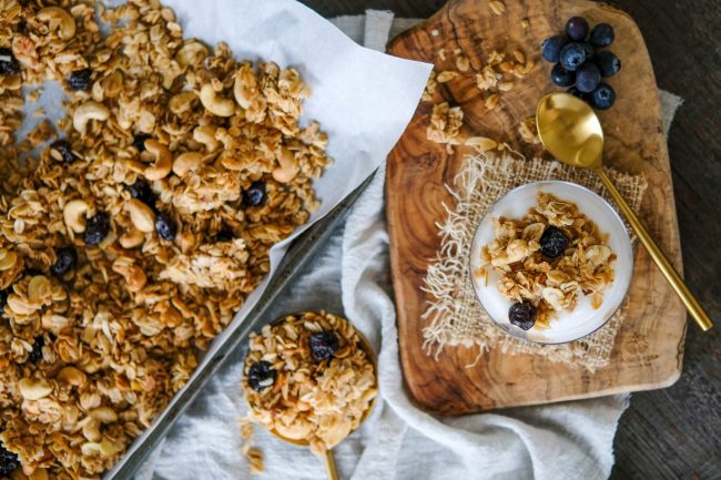 granola recipe, easy granola recipe, granola recipe with cashews, cashew granola, almond granola, granola recipe with almonds, coconut granola, granola recipe with coconut, granola with dried cherries, healthy granola, healthy homemade granola